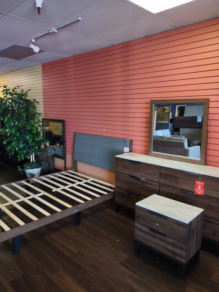 New Four-piece Queen Bedroom Set Queen Bed Frame Dresser Mirror And Nightstand On Sale Now Don't Miss