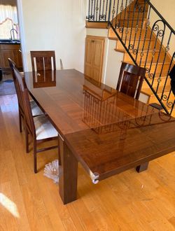 Dining Table with 6 chairs