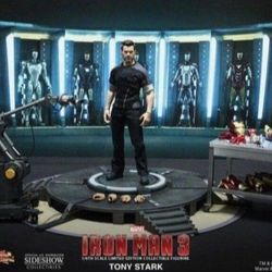 Hot Toys 🔥 Tony Stark Workshop 
