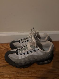 Nike Air Max (9.5 Women’s)