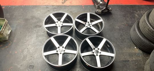 Set Of Used 20x8.5 Rims Bolt Pattern Of 5x114.3