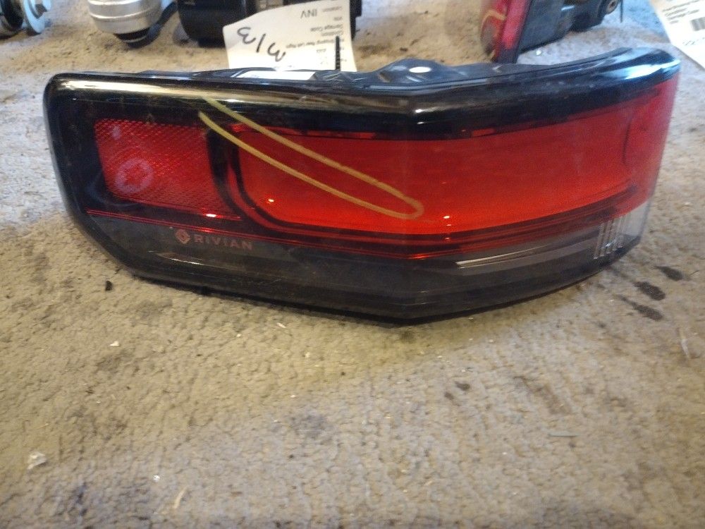 Rivian R1S Tail light Right Side OEM LED Brake Lamp 2022-2024 Used