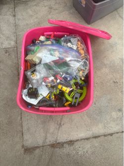Giant box full of legos and bionicle pieces