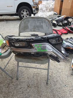 21-23 kia carnival headlights