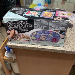 Easy Bake Oven 