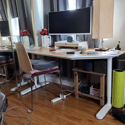 Matching desk and chair set