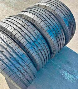 225 65 17 Michelin tires Con 80% de Vida Las 4