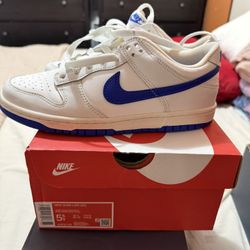 Nike Dunk Size 5.5y Like new 