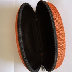 This is a hard-shell glasses case.