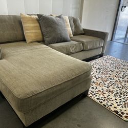 GREY SECTIONAL COUCH W/ FREE DELIVERY 