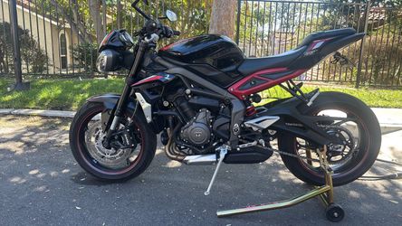 2020 thriump  street triple r