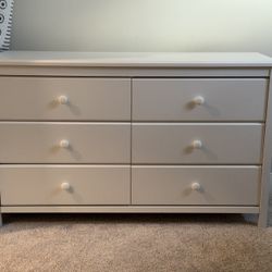 Storkcraft Baby Dresser