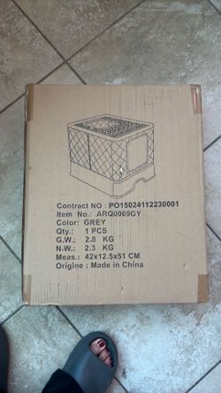 Cat litter box