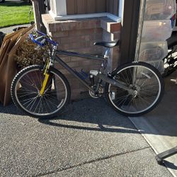 Trek 9200 Mountain Bike 