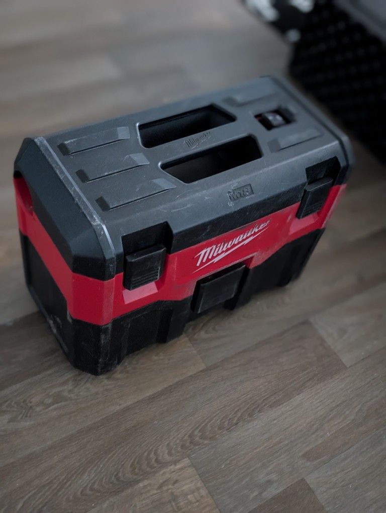 Milwaukee Vacuum (Tool Only)
