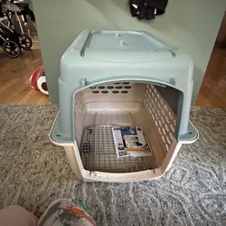 Petmate Dog Crate – Large Plastic Pet Carrier with Metal Door, 28”x20”x21”