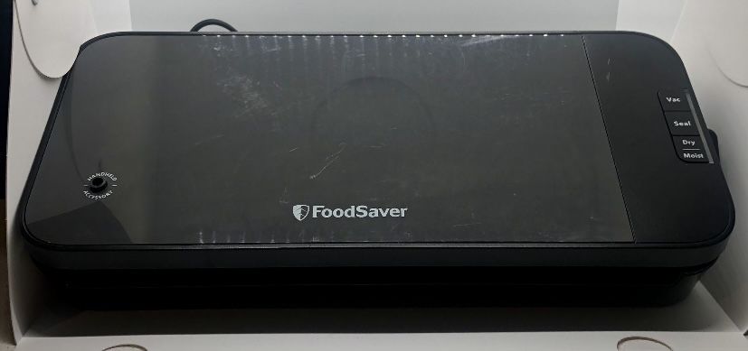 FoodSaver VS2110 Vacuum Sealing System, Food Vacuum Sealer. Black