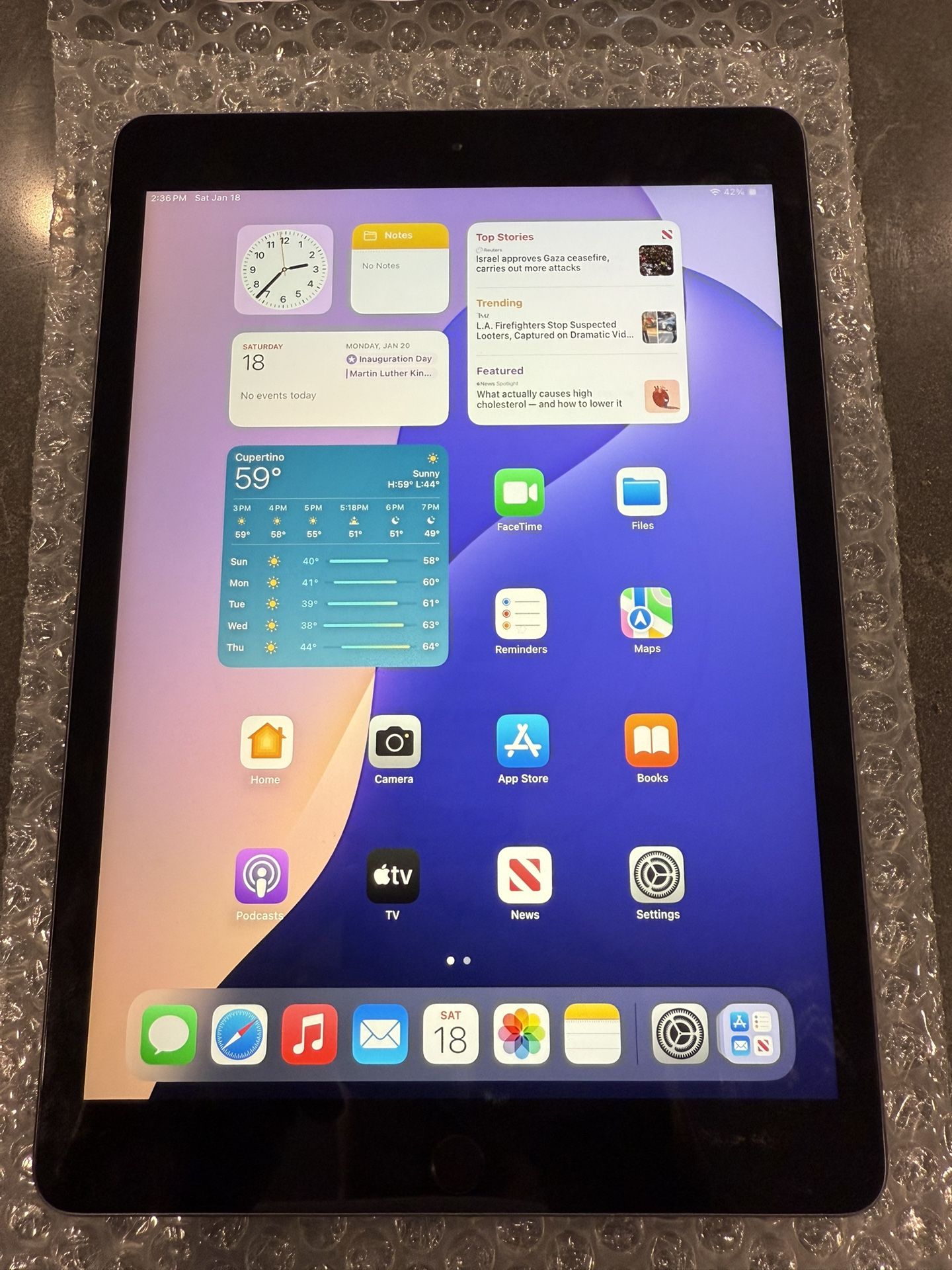 Apple iPad Seventh Generation 32 Gb Wi-Fi 9.7 Inch iCloud Unlocked