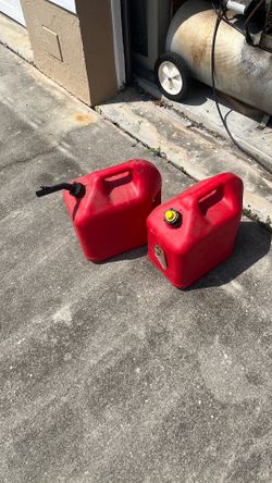 Gas Containers 5 Gallon. (2)