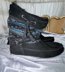 Women’s size 6 wide boots