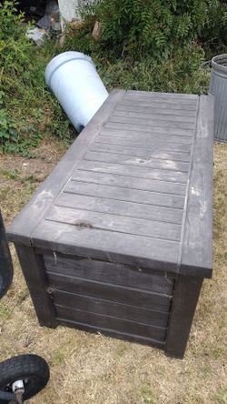 Storage container