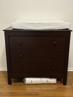 Changing Table / Dresser
