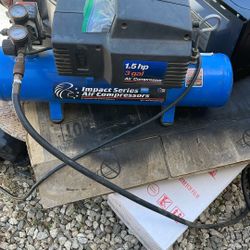 Air Compressor 1.5 HP Portable ,Gal. Working Great 