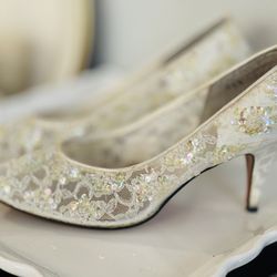 👠JUST REDUCED👠 Exquisite Ivory Lace Bridal Heels 👠 Timeless Elegance