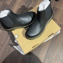Dr Martens Airwair Boots size 8 Women