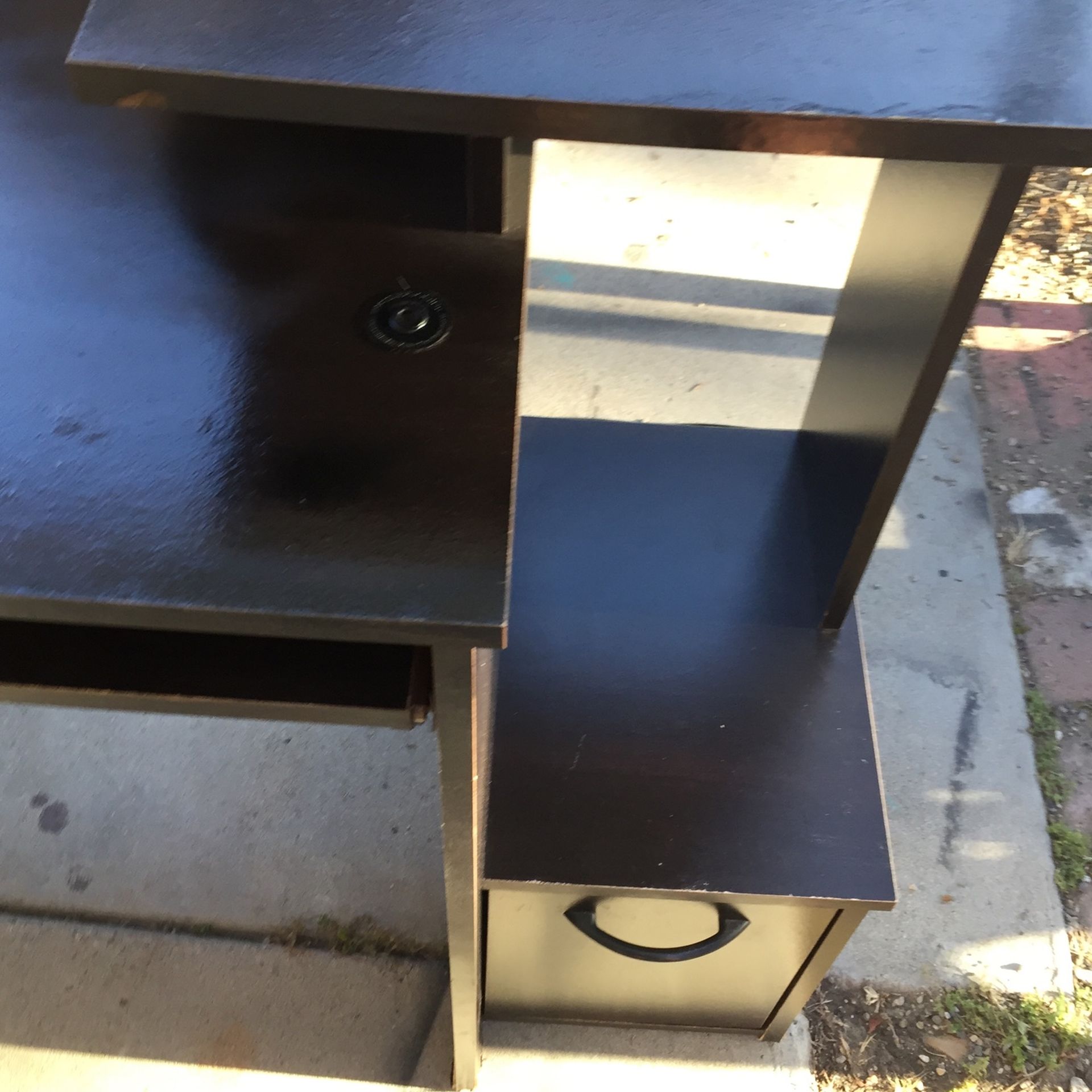 Desk / chair $30