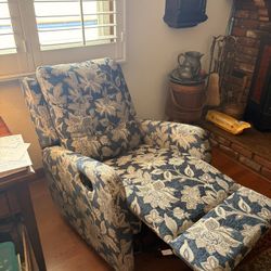 Swivel Rocker Recliner - Brand New 
