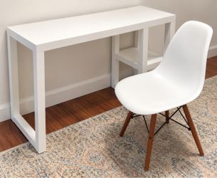 White desk and Chair set perfect for kids or small spaces
