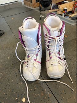 White and purple snowboard boots