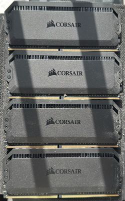 Corsair Dominator Platinum RGB 32GB (4 x 8 GB) DDR4 3200 MHz