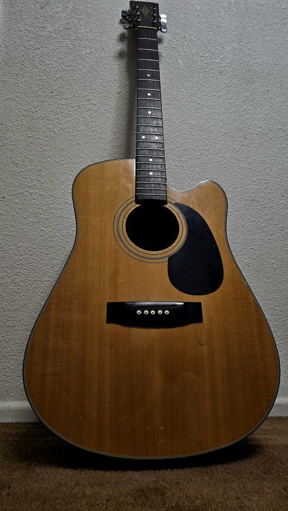 Alvarez 5220C Acoustic Guitar