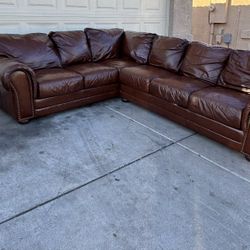 GENUINE LEATHER SECTIONAL, DELIVERY INCLUDED