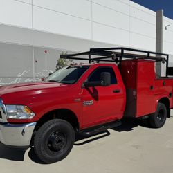 2017 RAM 3500 UTILITY TRUCK! GASOLINE !