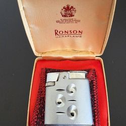 Ronson Varaflame Vintage Lighter + original Red Carry Pouch “Made in England”