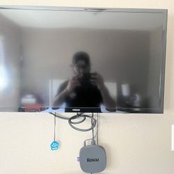 Samsung 32” TV With Roku 