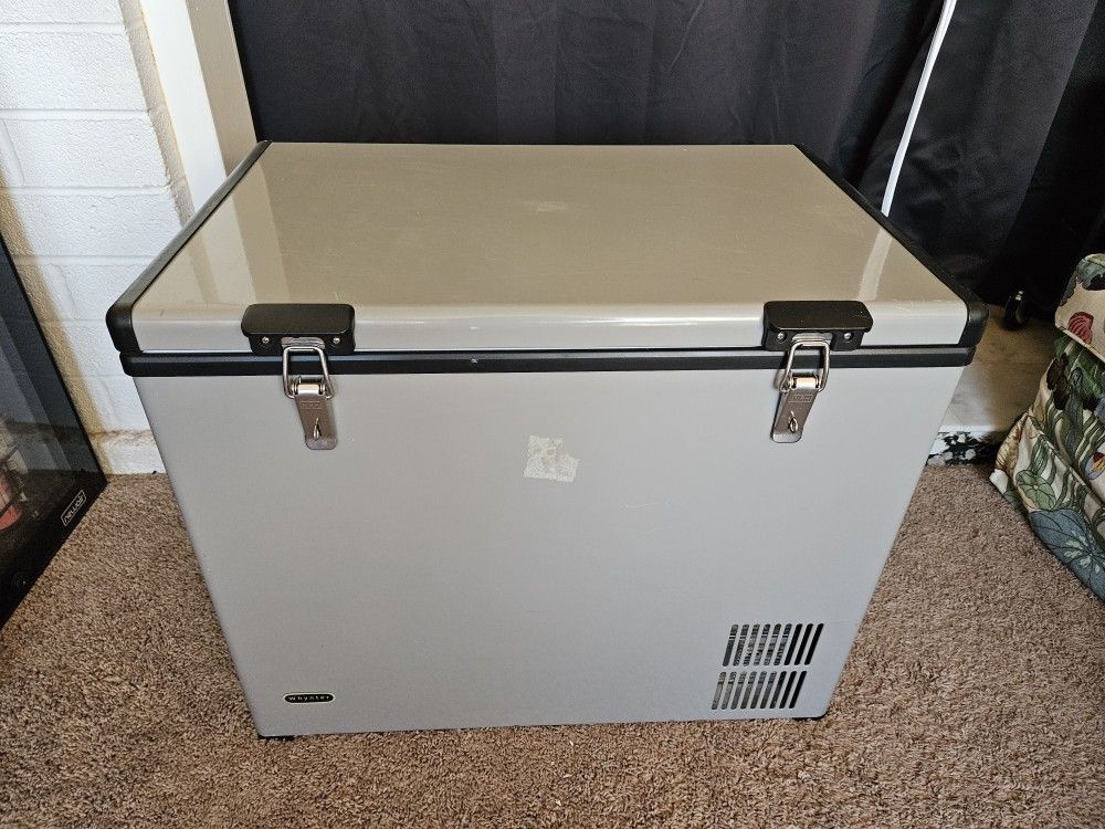 Whynter FM-85G 85 Quart Portable Fridge / Freezer (EUC)