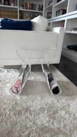 Acrylic end table w magazines