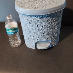 Small Trash Can 