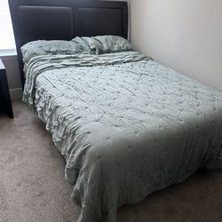 Complete Queen Bedroom Set 