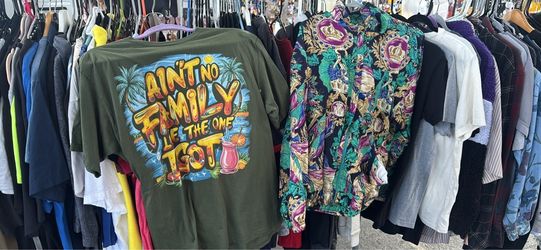 150+ T-Shirts Bulk Lot – The kGraphic, Brand Name, New & Used – Reseller Wholesale