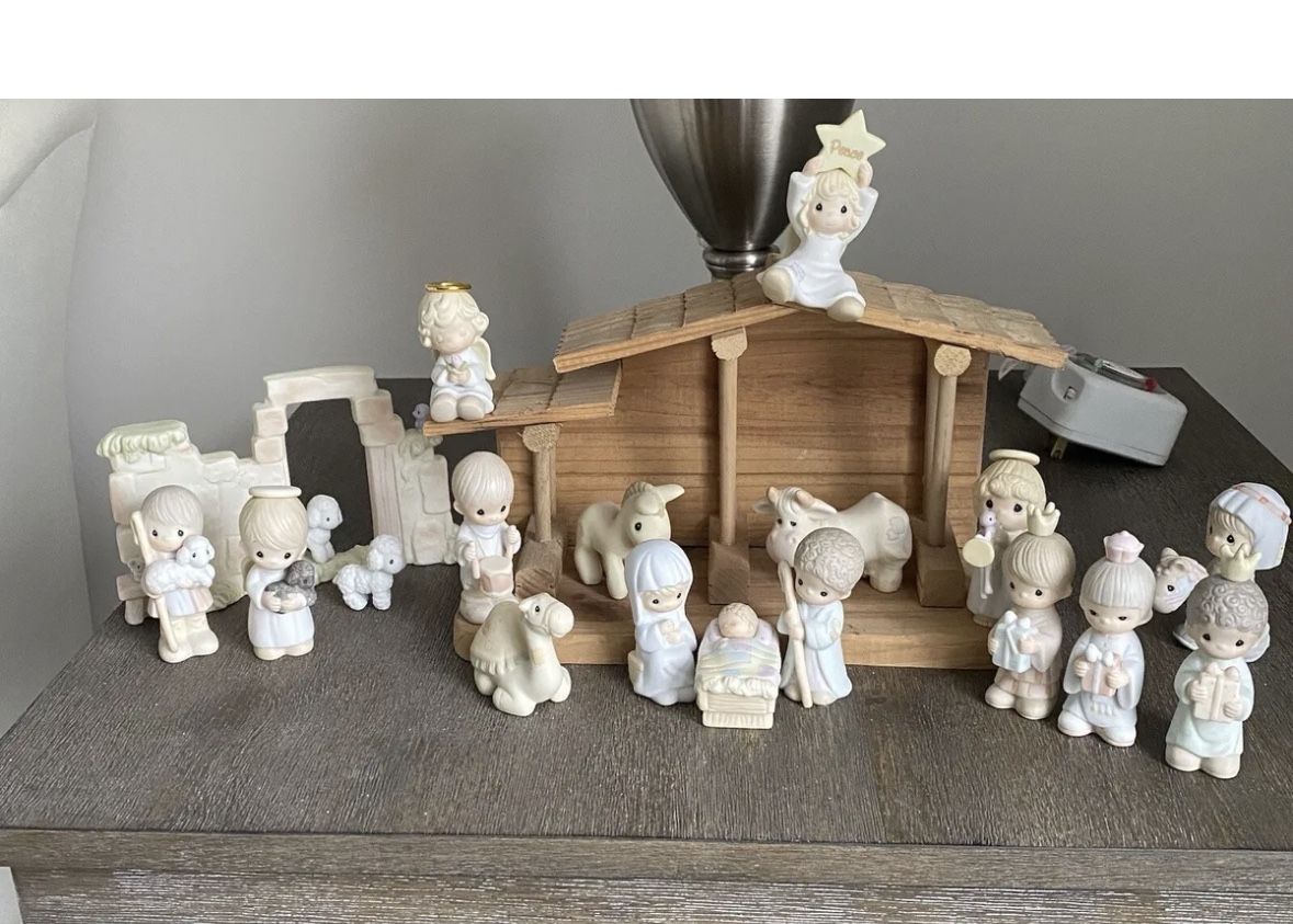 Precious Moments Nativity Set Vintage 1995