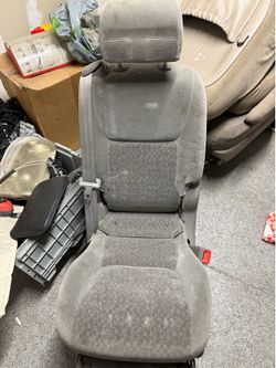 Toyota Sienna 2nd row middle seat