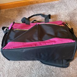 Laptop travel bag with insulated bottom to keep lunches cold