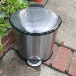 Metal trash Bin