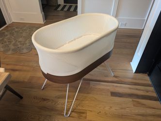 SNOO Self Rocking Sound Activated Bassinet And Swaddle