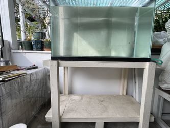 Fish Tank with Stand  28 Gallons